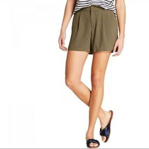 a new day Women’s Pleated Shorts Size 4